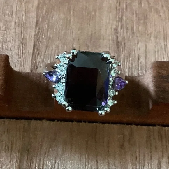 Beautiful Amethyst Ring size 8, Brand New - Picture 2 of 3